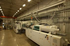 plastics mfg mold press